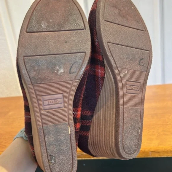 TOMS Plaid Flannel Wedge Heels - Picture 6 of 6